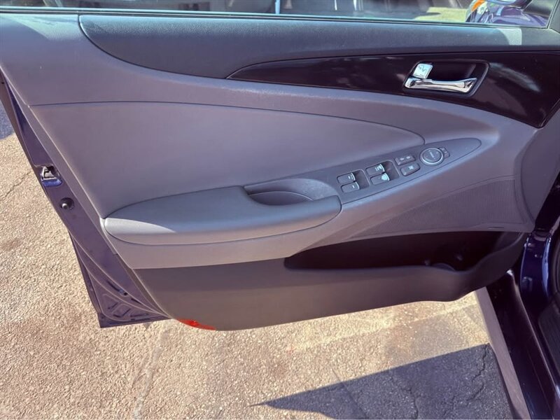 2014 Hyundai SONATA SE - Photo 9 - Burbank, CA 91505