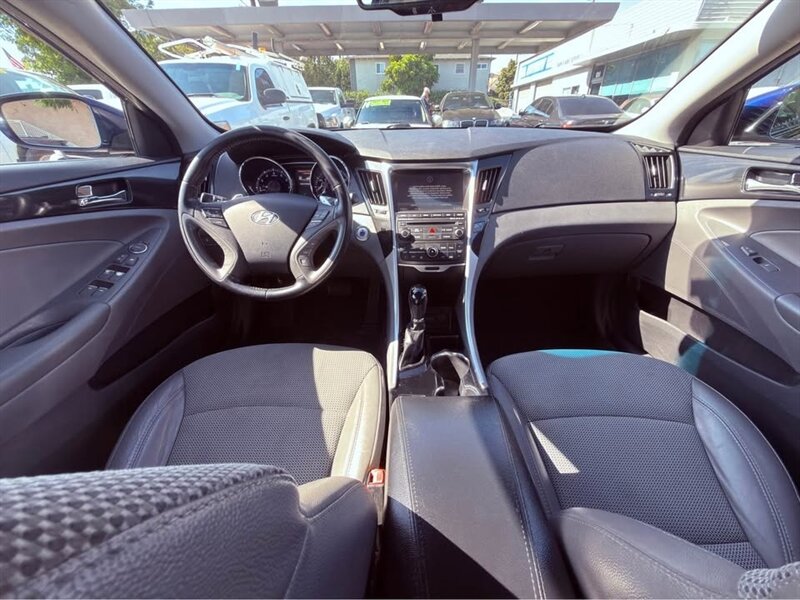 2014 Hyundai SONATA SE - Photo 13 - Burbank, CA 91505