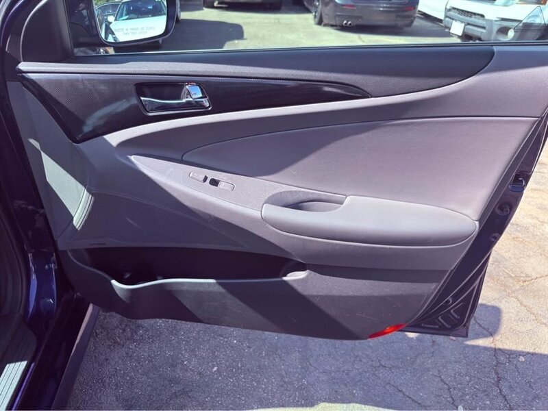 2014 Hyundai SONATA SE - Photo 17 - Burbank, CA 91505