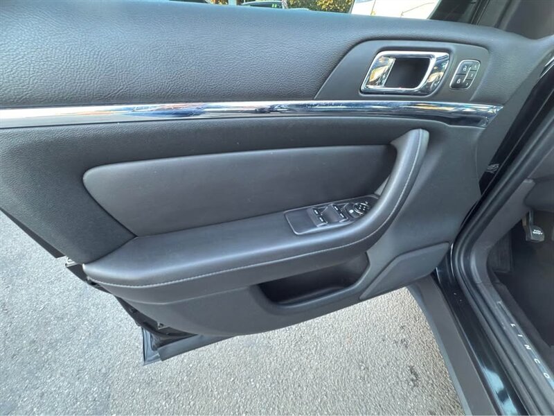 2013 Lincoln MKS - Photo 8 - Burbank, CA 91505