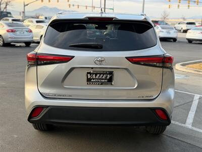2021 Toyota Highlander XLE   - Photo 4 - North Logan, UT 84341