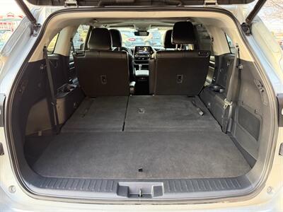 2021 Toyota Highlander XLE   - Photo 6 - North Logan, UT 84341