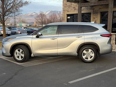 2021 Toyota Highlander XLE   - Photo 2 - North Logan, UT 84341