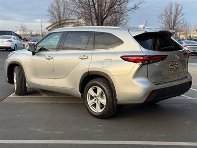 2021 Toyota Highlander XLE   - Photo 3 - North Logan, UT 84341