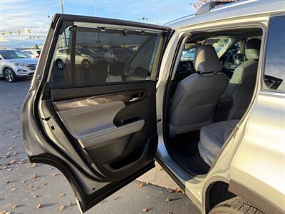 2020 Toyota Highlander Hybrid Limited   - Photo 8 - North Logan, UT 84341
