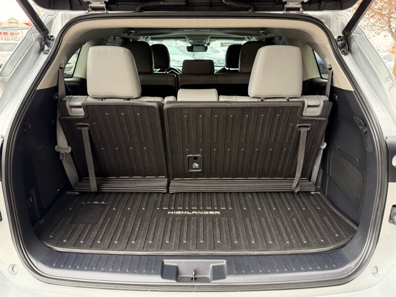 2020 Toyota Highlander Hybrid Limited photo 2