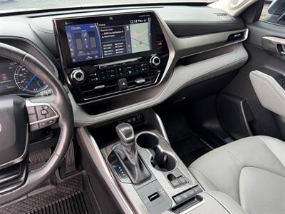 2020 Toyota Highlander Hybrid Limited   - Photo 18 - North Logan, UT 84341
