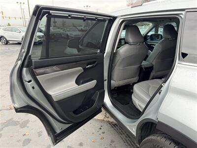 2020 Toyota Highlander Hybrid Limited   - Photo 8 - North Logan, UT 84341