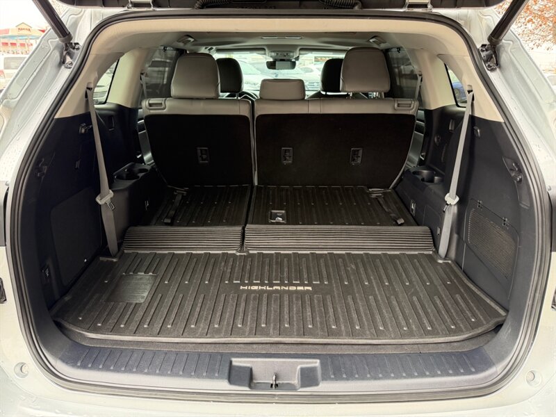 2020 Toyota Highlander Hybrid Limited photo 3