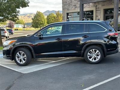 2014 Toyota Highlander XLE   - Photo 2 - North Logan, UT 84341