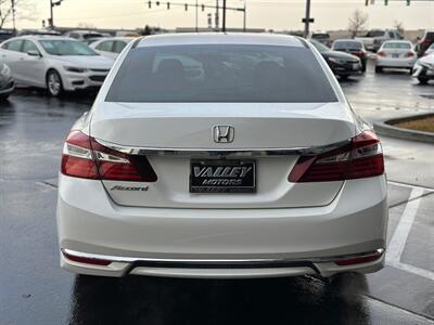 2017 Honda Accord LX   - Photo 4 - North Logan, UT 84341