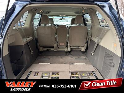 2017 Toyota Sienna LE 8-Passenger   - Photo 6 - North Logan, UT 84341