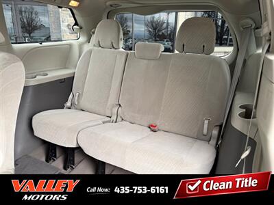 2017 Toyota Sienna LE 8-Passenger   - Photo 8 - North Logan, UT 84341