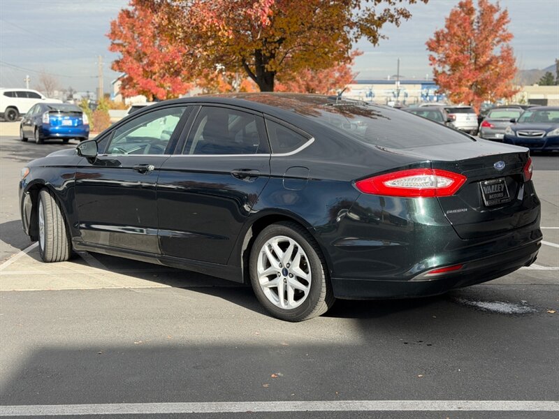 2014 Ford Fusion SE photo 2