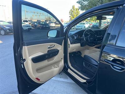 2016 Kia Sedona EX   - Photo 6 - North Logan, UT 84341