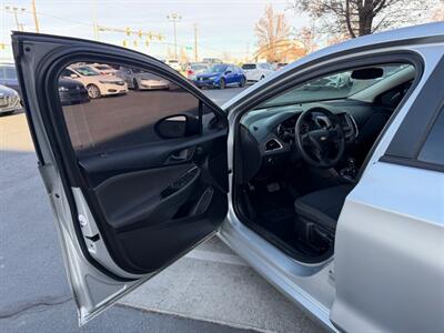 2018 Chevrolet Cruze LS Auto - Photo 8 - North Logan, UT 84341