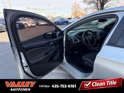 2018 Chevrolet Cruze LS Auto   - Photo 8 - North Logan, UT 84341