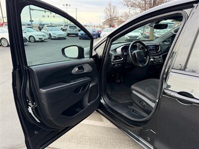 2020 Chrysler Pacifica Touring S Black Noise Pkg   - Photo 11 - North Logan, UT 84341