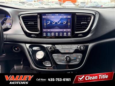 2020 Chrysler Pacifica Touring S Black Noise Pkg   - Photo 16 - North Logan, UT 84341