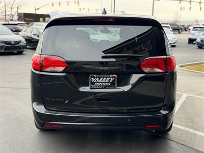2020 Chrysler Pacifica Touring S Black Noise Pkg   - Photo 4 - North Logan, UT 84341