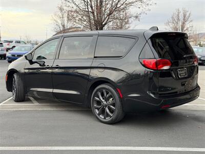 2020 Chrysler Pacifica Touring S Black Noise Pkg   - Photo 3 - North Logan, UT 84341