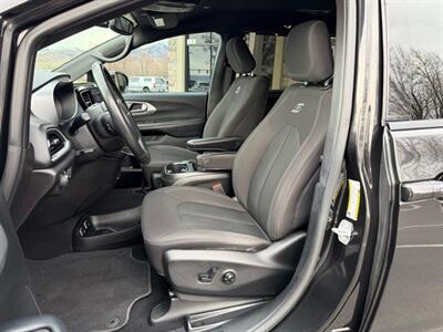 2020 Chrysler Pacifica Touring S Black Noise Pkg   - Photo 12 - North Logan, UT 84341