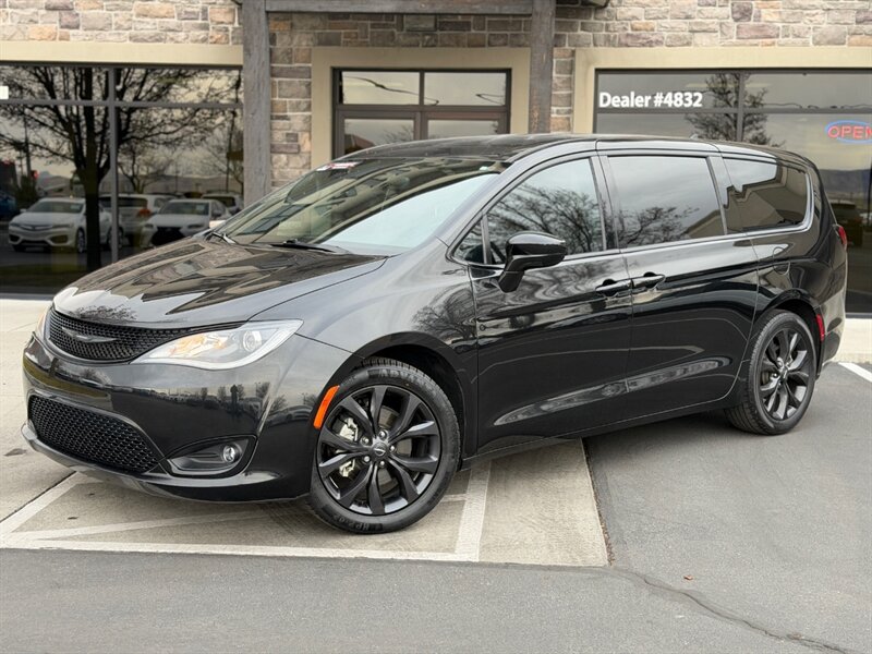 2020 Chrysler Pacifica Touring S Black Noise Pkg  