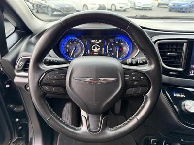 2020 Chrysler Pacifica Touring S Black Noise Pkg   - Photo 14 - North Logan, UT 84341