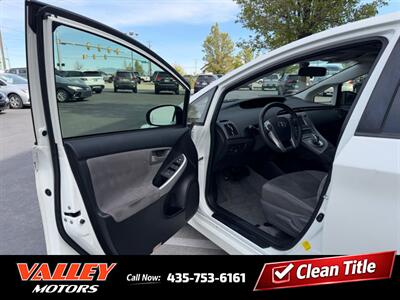 2015 Toyota Prius Three   - Photo 9 - North Logan, UT 84341