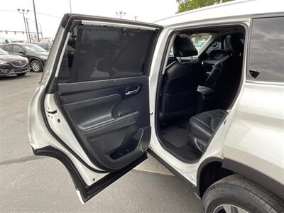 2021 Toyota Highlander XLE   - Photo 8 - North Logan, UT 84341