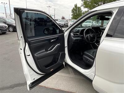 2021 Toyota Highlander XLE   - Photo 11 - North Logan, UT 84341