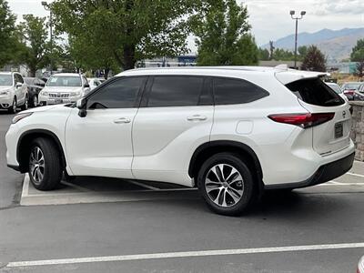 2021 Toyota Highlander XLE   - Photo 3 - North Logan, UT 84341