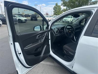 2018 Chevrolet Trax LS   - Photo 9 - North Logan, UT 84341