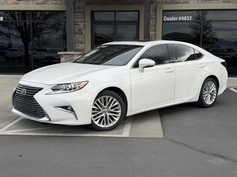 2016 Lexus ES 350's photo