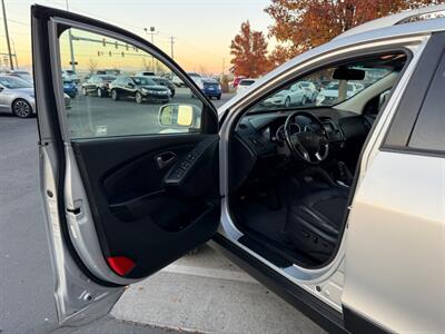 2015 Hyundai TUCSON SE - Photo 8 - North Logan, UT 84341