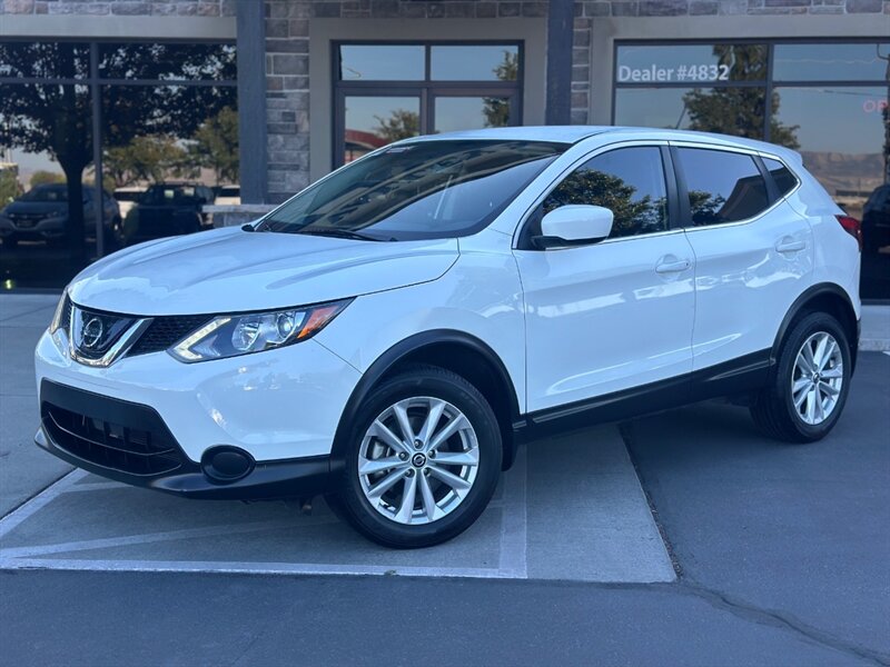2019 Nissan Rogue Sport S   - Photo 1 - North Logan, UT 84341