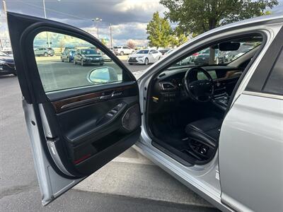 2017 Genesis G90 3.3T Premium   - Photo 8 - North Logan, UT 84341