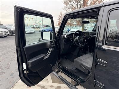 2011 Jeep Wrangler Unlimited Rubicon   - Photo 9 - North Logan, UT 84341