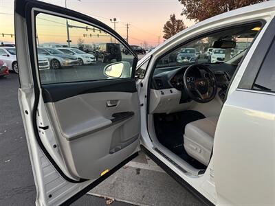 2013 Toyota Venza LE   - Photo 9 - North Logan, UT 84341