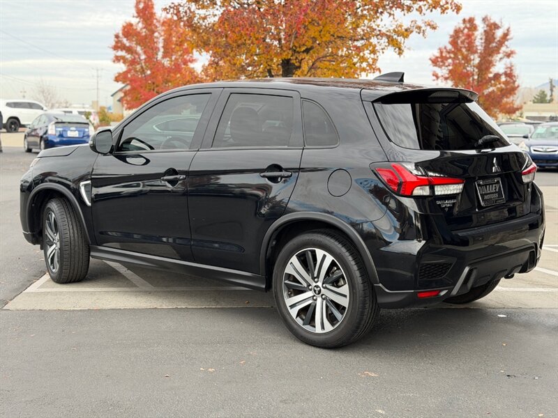 2021 Mitsubishi Outlander Sport SE photo 2