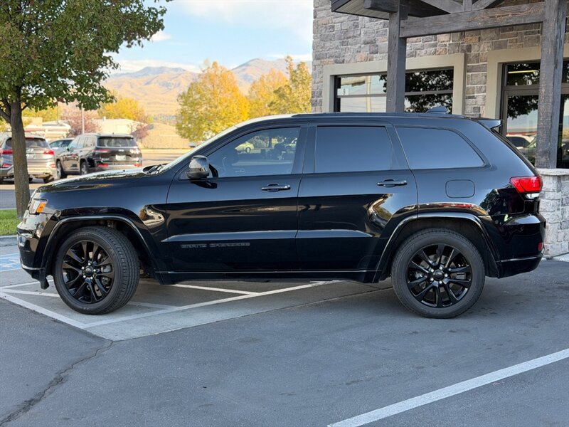 2017 Jeep Grand Cherokee Altitude  