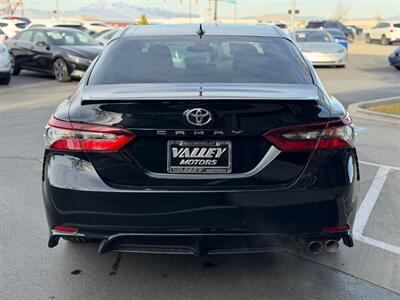 2021 Toyota Camry SE   - Photo 4 - North Logan, UT 84341