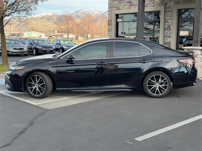 2021 Toyota Camry SE   - Photo 2 - North Logan, UT 84341