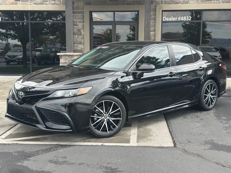 2021 Toyota Camry SE   - Photo 1 - North Logan, UT 84341