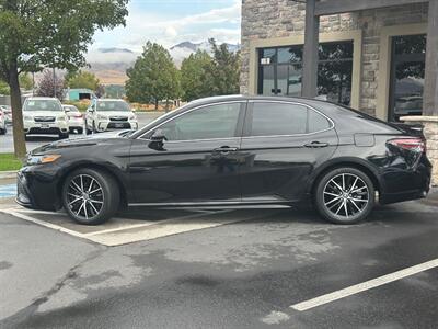 2021 Toyota Camry SE   - Photo 4 - North Logan, UT 84341