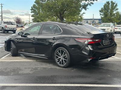2021 Toyota Camry SE   - Photo 3 - North Logan, UT 84341