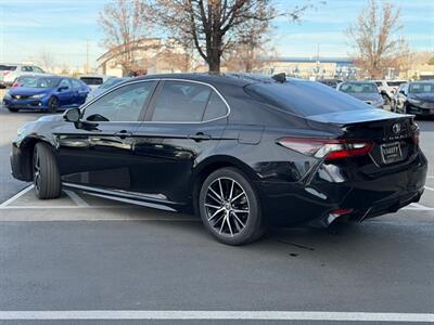 2021 Toyota Camry SE   - Photo 3 - North Logan, UT 84341