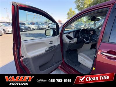 2019 Toyota Sienna XLE 8-Passenger   - Photo 9 - North Logan, UT 84341