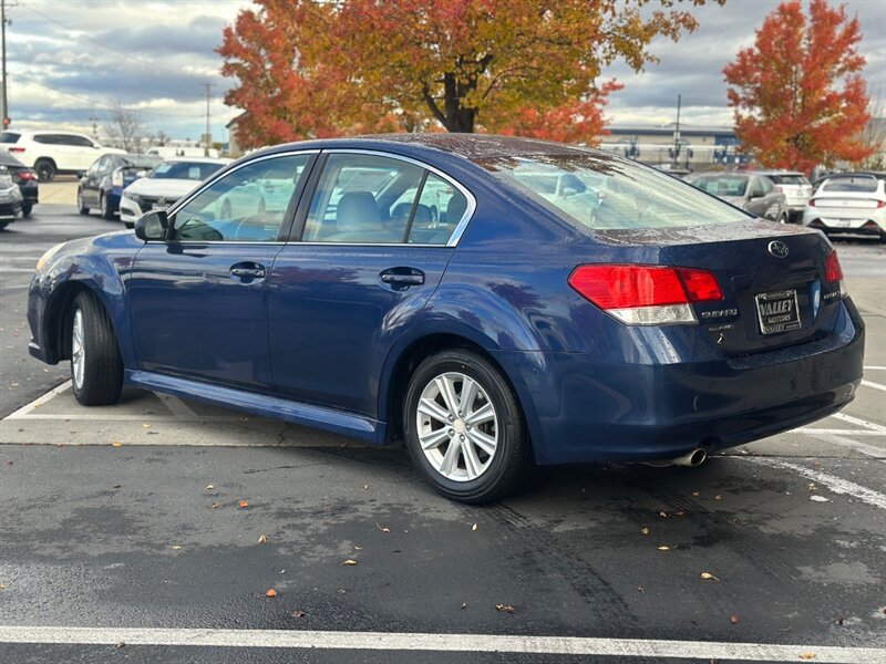 2011 Subaru Legacy 2.5i Premium photo 2
