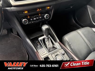 2018 Mazda MAZDA3 Touring   - Photo 13 - North Logan, UT 84341